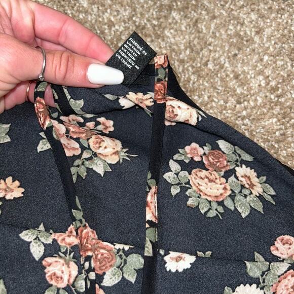 💋Bundle 4 items for $20. Add items💋 to a bundle3 - Picture 4 of 8